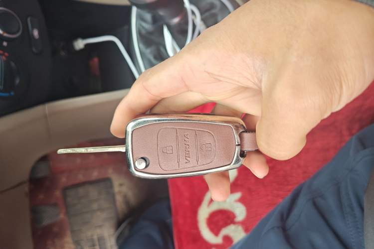 Used Hyundai Verna (older generation) 2014 1.4L Manual Smart GLS Trim Vehicle Key