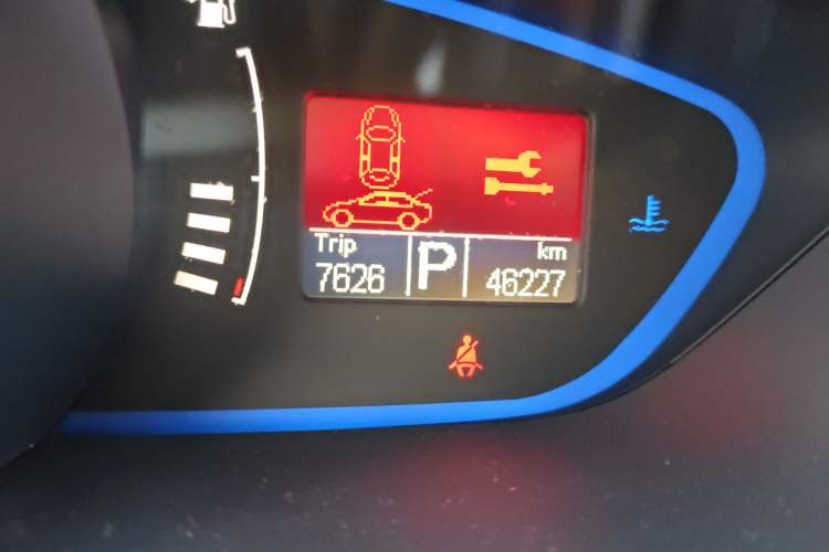 Used Roewe e550 2016 Flagship Edition Odometer Close Up