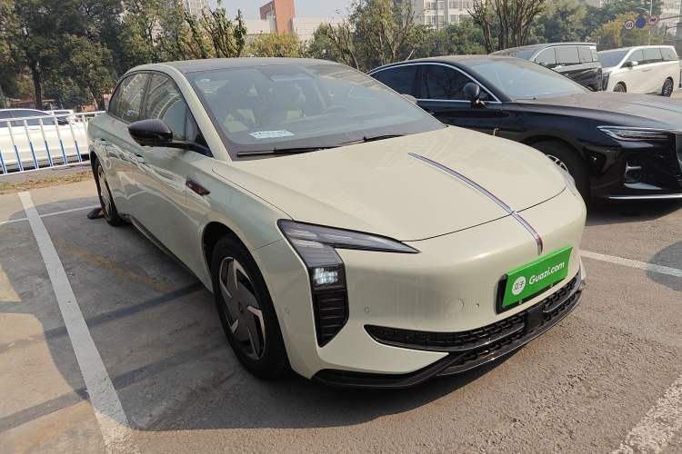 Used Hongqi EH7 2025 690 Smart Selection Edition
