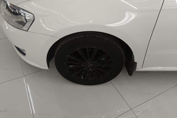 Used Volkswagen Gran Lavida 2013 1.4 TSI Automatic Comfort Model Exterior 4