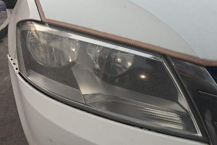 Used Volkswagen Lavida 2015 1.6L Automatic Fashion Edition Right Front Headlight