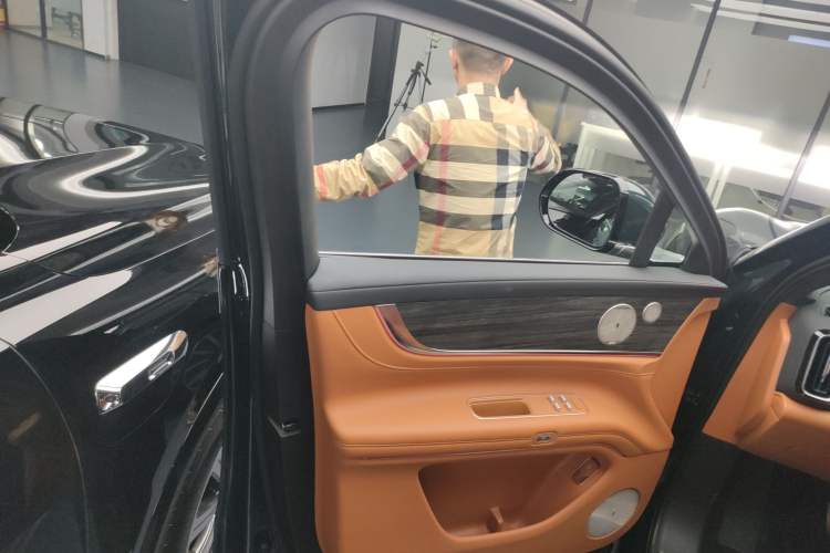 Used Hima AITO M9 2025 Extended-Range Ultra Version 52 kWh 6-Seater
