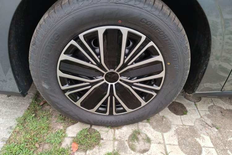 Used Geely Auto Emgrand 2026 Model 5th Generation 1.5L CVT Luxury Edition
