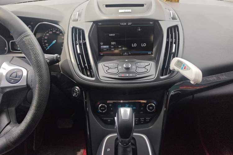 Used Ford Kuga 2015 2.0L GTDi Four-Wheel-Drive Sport Model Audio And AC Panel