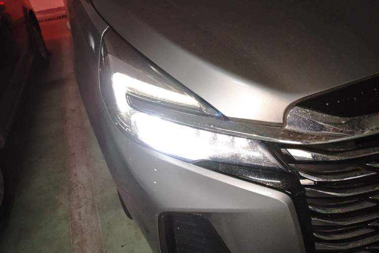 Used Buick GL8 2023 Land Executive Class Comfort Model
