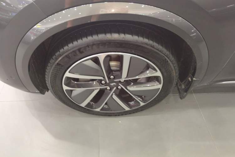 Used Li Auto L9 2024 Ultra Model Exterior 4