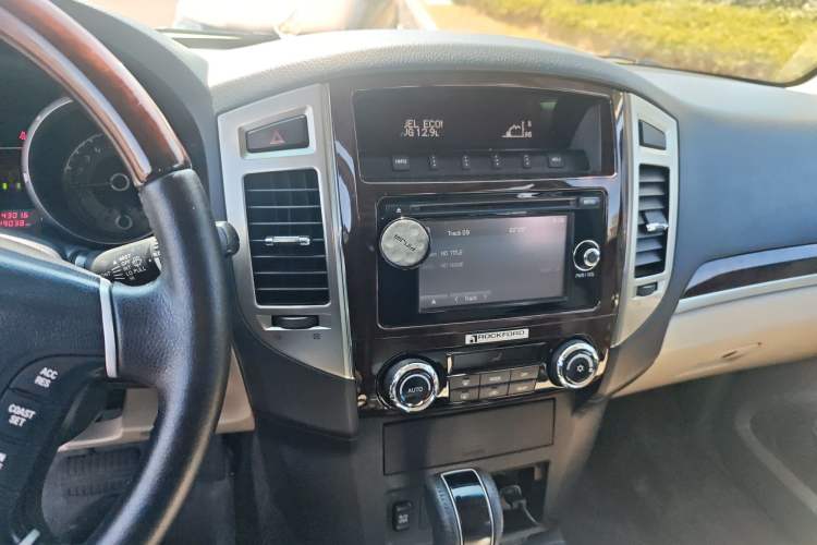 Used Mitsubishi Pajero 2017 V97 3.8L 5-Door GLS Model with Sunroof – Middle East
