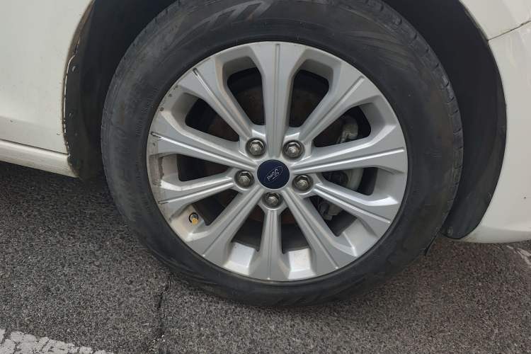 Used Ford Escort 2017 Happiness Edition 1.5L Automatic Fashion Version Right Front Wheel Hub
