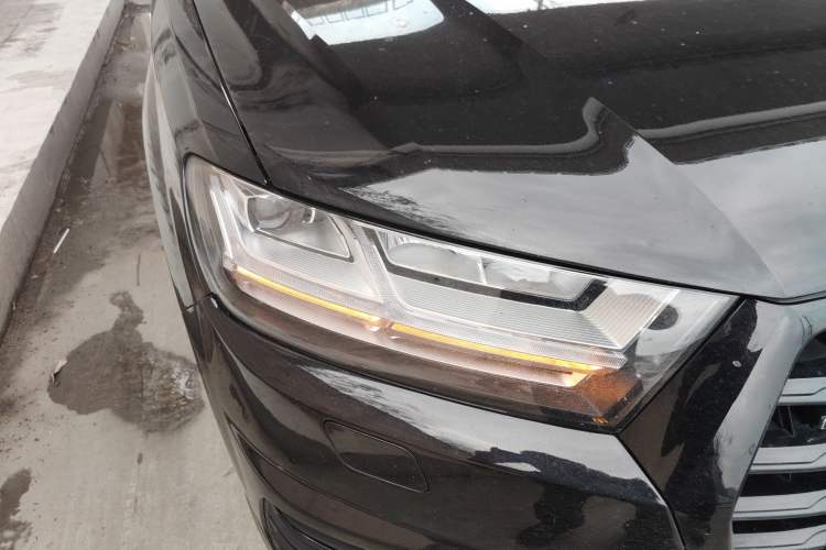 Used Audi Q7 2018 40 TFSI S line Sport Edition Right Front Headlight