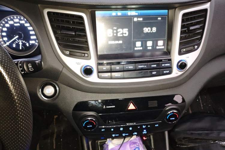 Used Hyundai Tucson 2018 1.6T Dual-Clutch Two-Wheel Drive 15th Anniversary Special Edition Audio And AC Panel