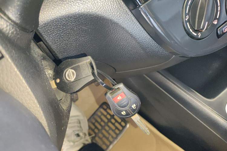 Used Nissan Tiida 2011 1.6L Manual Comfort Edition