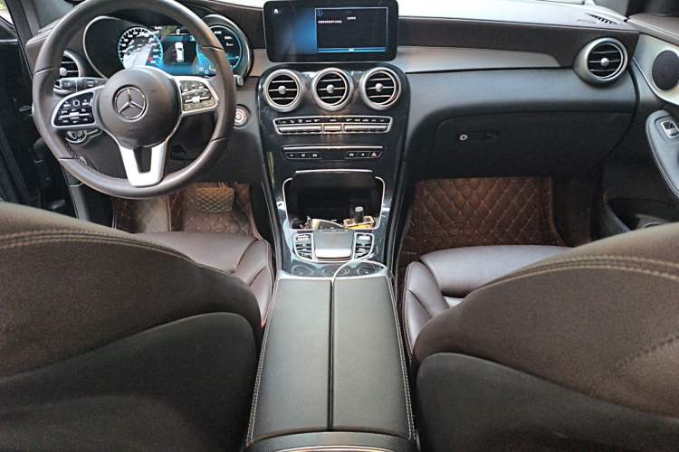 Used Mercedes-Benz GLC 2021 GLC 260 L 4MATIC Dynamic Edition Center Console