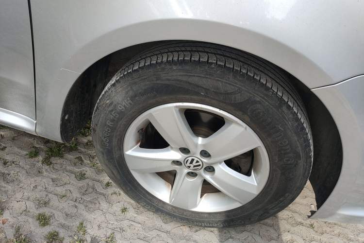 Used Volkswagen Lavida 2011 1.6L Manual Joy Version Right Front Wheel Hub