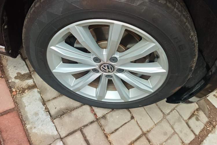 Used Volkswagen Magotan 2018 330TSI DSG Advanced Model Right Front Wheel Hub