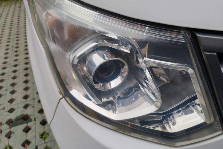 Used Wuling Zhengcheng 2015 1.5L Comfort L3C Right Front Headlight