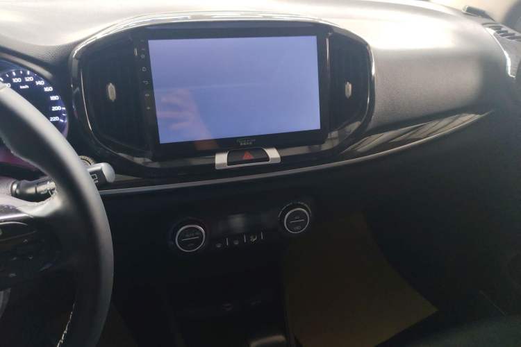 Used Kia kx1 Stonic 2019 1.4L Automatic Fun Edition China V Standard Audio And AC Panel