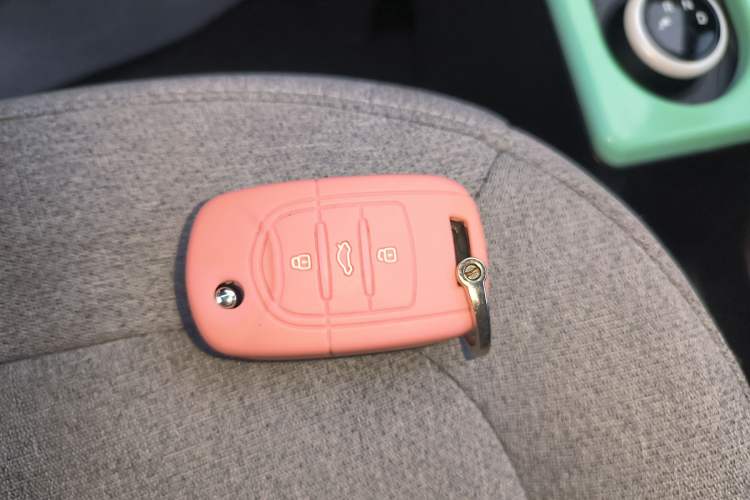 Used Wuling Hongguang MINIEV 2021 Macaron Fashion Model Lithium Iron Phosphate Vehicle Key