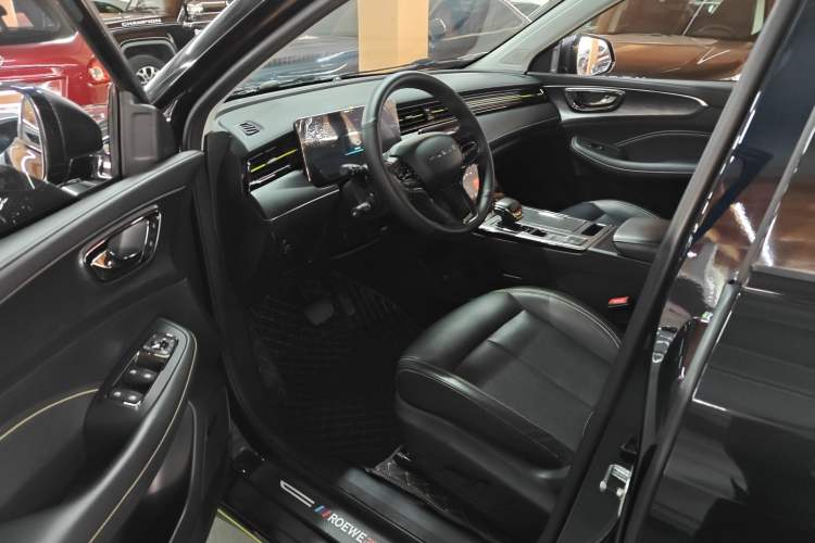 Used Roewe RX5 2023 PLUS 330TGI Automatic Trendsetting Smart Edition
