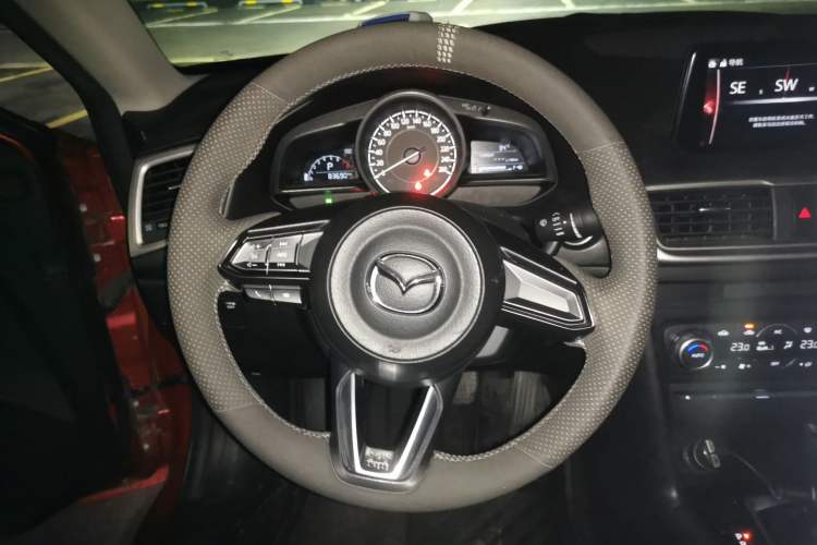 Used Mazda 3 Axela 2019 Cloud-Controlled Sedan 1.5L Automatic Luxury Model China VI Standard Steering Wheel