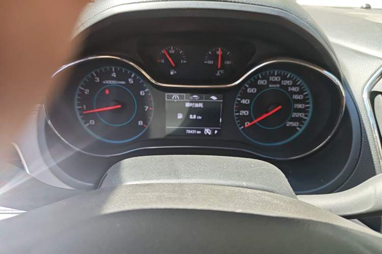 Used Chevrolet Cruze 2015 1.5L Automatic Luxury Edition Odometer Close Up