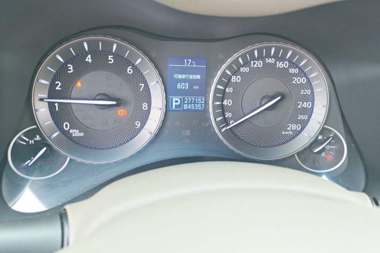 Used Infiniti M Series 2011 M25 Comfort Model Odometer Close Up