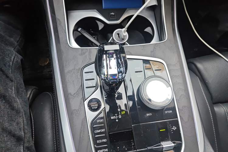 Used BMW X7 2019 xDrive40i Luxury Package with Leading Features Gear Lever