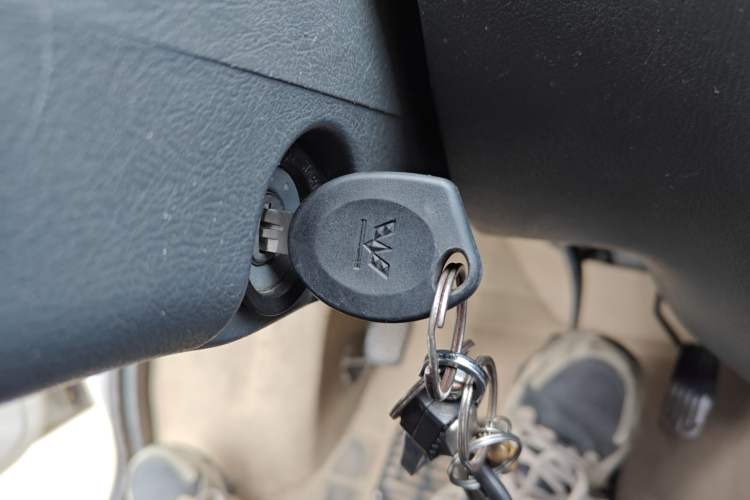 Used Wuling Zhiguang 2010 1.0L New Version Practical Short-Body L2Y