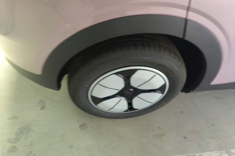 Used Geely Galaxy Geome 2026 Model 310km Youth Edition Right Rear Wheel Hub