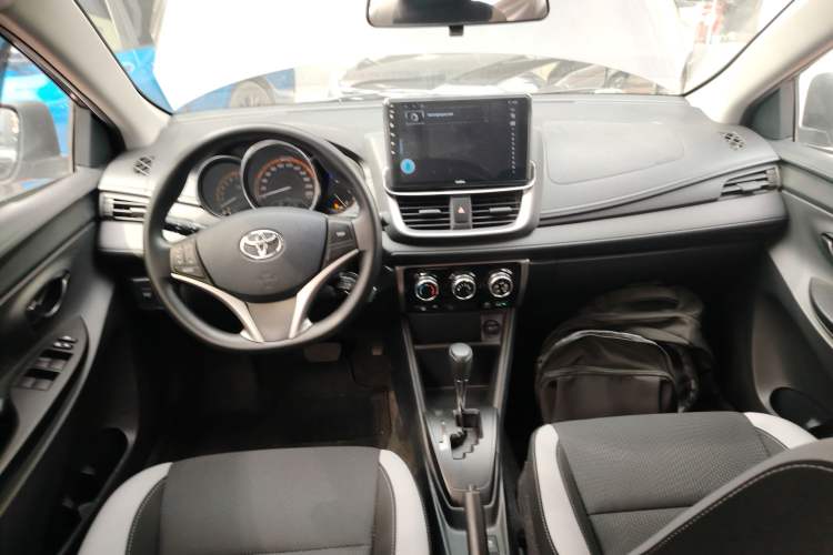 Used Toyota YARiS L Zhi Xuan 2022 X-Trail 1.5L CVT Leading PLUS Edition Center Console