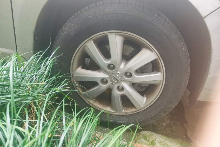 Used Nissan Tiida Sedan 2008 1.6L Manual Fashion Edition Right Front Wheel Hub