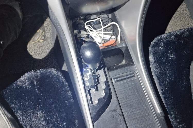 Used Hyundai Sonata 2013 2.4L Automatic Leading Edition China IV Standard Gear Lever