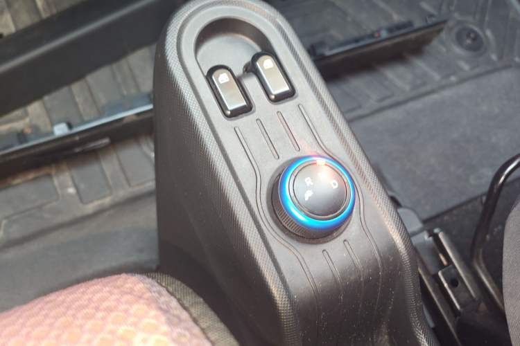 Used Wuling Hongguang MINIEV 2021 Macaron Fashion Model Lithium Iron Phosphate Gear Lever