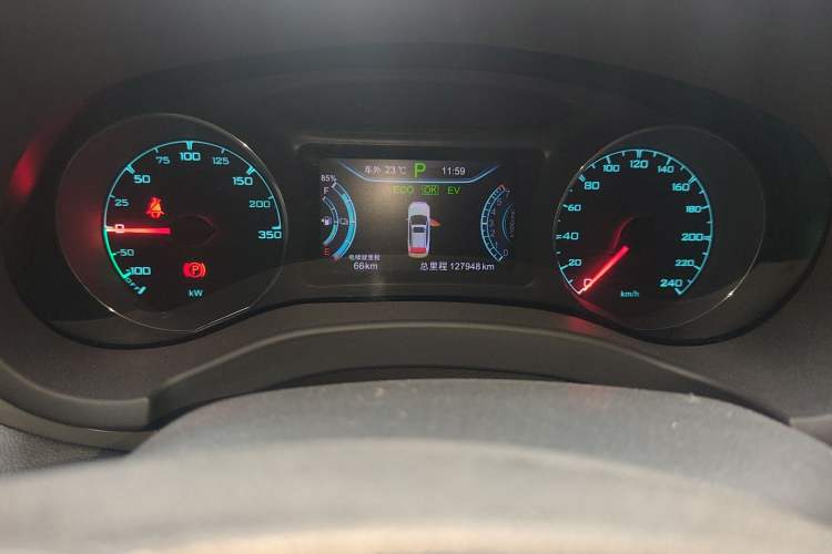 Used BYD Song New Energy 2017 Song DM 1.5TID All-Wheel Drive Prestige Model Odometer Close Up