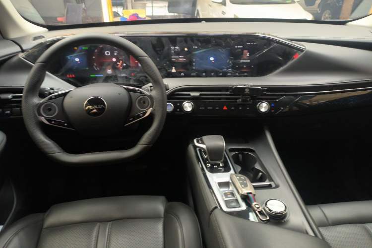 Used Dongfeng Aeolus Huge 2022 Mach Dual-Motor 1.5T MHD Dare-to-Dream Edition
