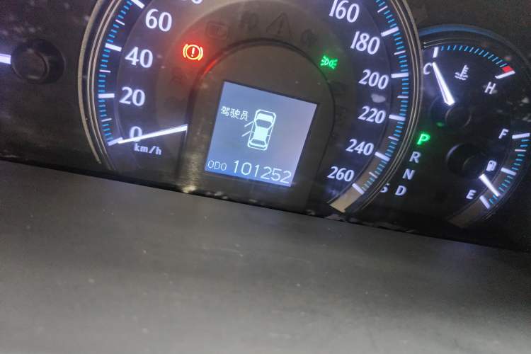 Used Toyota Crown 2010 2.5L Royal Odometer Close Up