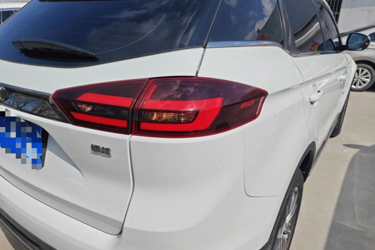 Used Geely Auto Emgrand X7 Sport 2018 1.8TD Automatic Two-Wheel Drive Smart Connect 4G Internet Edition Right Rear Taillight