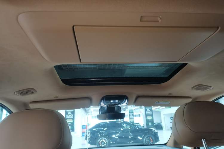 Used VOYAH Dream 2025 EV Four-Wheel Drive Flagship Kunpeng Edition