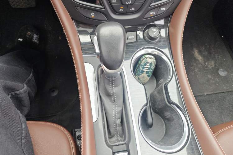 Used Buick Envision 2020 Encore S 652T Two-Wheel Drive Luxury Model
