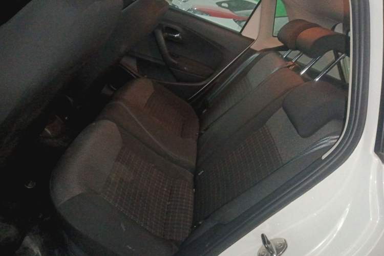 Used Volkswagen Polo 2016 1.6L Automatic Comfort Model
