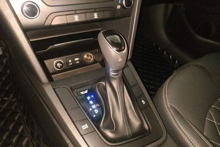 Used Hyundai Elantra (6th Generation / Lingdong) 2018 1.4T Dual-Clutch Xuan Dong · Dynamic Edition Gear Lever