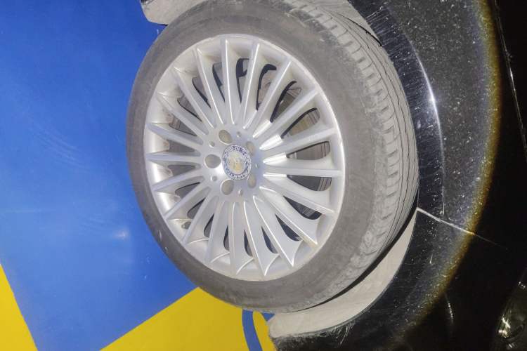 Used Mercedes-Benz E-Class 2015 E 200 L Right Front Wheel Hub