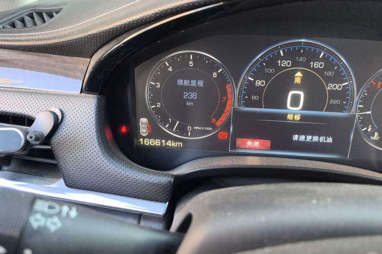 Used Cadillac XTS 2013 28T Leading Model Odometer Close Up