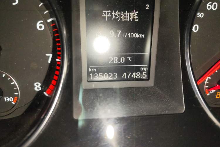 Used Volkswagen Magotan 2012 Travel Edition 2.0 TSI Luxury Version Odometer Close Up