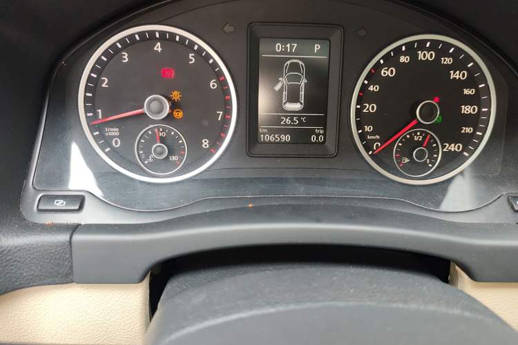 Used Volkswagen Tiguan 2012 2.0 TSI Automatic All-Wheel Drive Flagship Edition Odometer Close Up