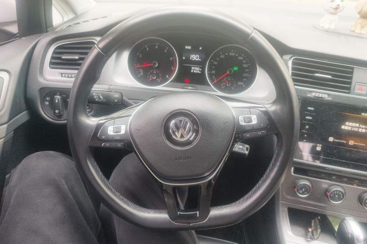 Used Volkswagen Golf 2016 1.6L Automatic Fashion Model
