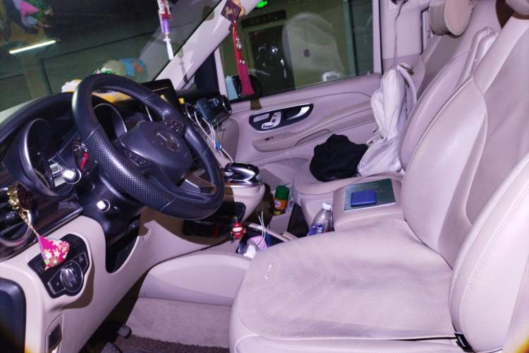 Used Mercedes-Benz V-Class 2017 V 260 Avantgarde Edition Left Front Seat