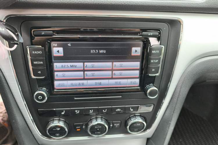 Used Volkswagen Passat 2014 1.8TSI DSG Prestige Navigation Edition Audio And AC Panel