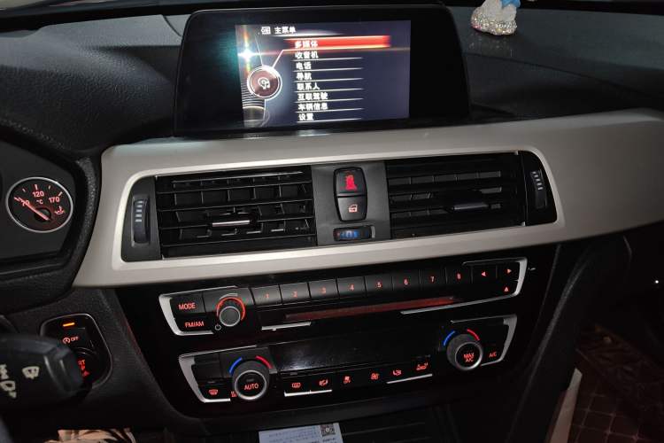 Used BMW 3 Series 2015 320Li Luxury Edition Fashion Model Audio And AC Panel