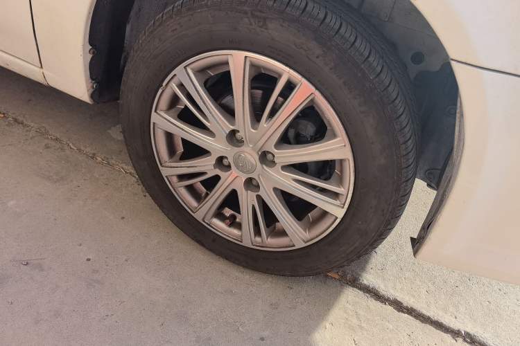 Used Soueast V3 Lingyue 2014 1.5L Manual Entry-Level Version Right Front Wheel Hub