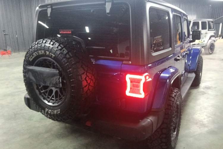 Used Jeep Wrangler 2019 2.0T Sahara Four-Door Version China VI Emission Standard
